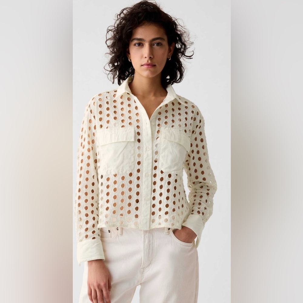 GAP Cream Eyelet Cropped Shirt.  Size large.
